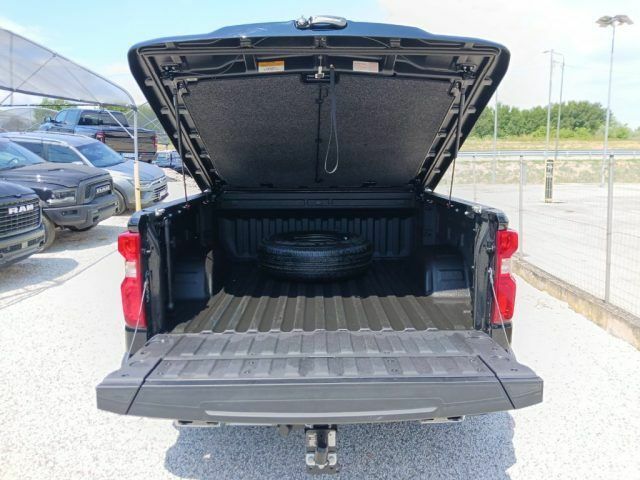 Шевроле Сильверадо 2024 в Европе на Automoto.ua Черный Шевроле Сильверадо, объемом двигателя 6.16 л и пробегом 30 тыс. км за 93702 $, фото 7 на Automoto.ua