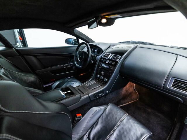 Чорний Астон Мартін Вантаж, об'ємом двигуна 4.28 л та пробігом 63 тис. км за 52290 $, фото 11 на Automoto.ua