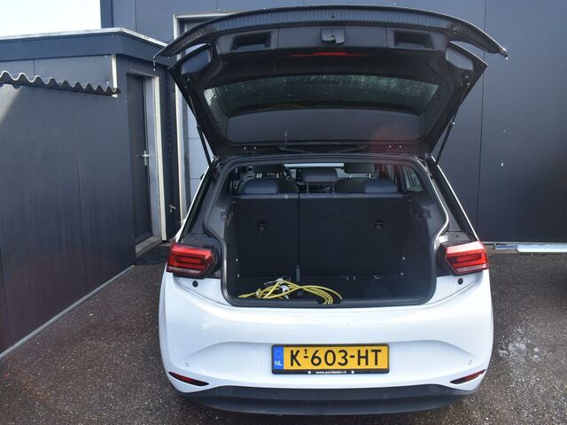 Фольксваген ID.3 2020 в Европе на Automoto.ua Белый Фольксваген ID.3, объемом двигателя 0 л и пробегом 154 тыс. км за 11192 $, фото 11 на Automoto.ua