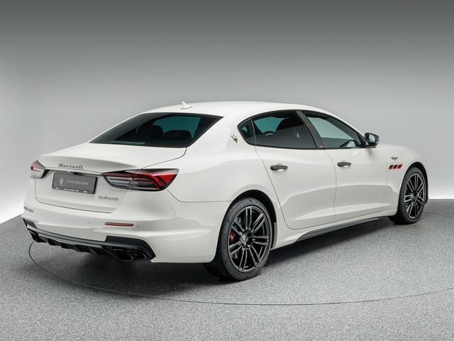 Білий Мазераті Quattroporte, об'ємом двигуна 3.8 л та пробігом 390 тис. км за 183053 $, фото 6 на Automoto.ua