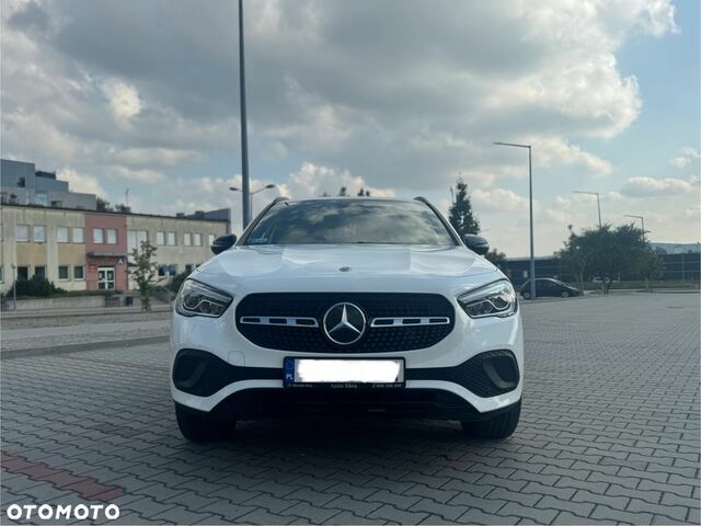Мерседес ГЛА-Клас 2020 у Європі на Automoto.ua Білий Мерседес ГЛА-Клас, об'ємом двигуна 1 л та пробігом 65 тис. км за 28572 $, фото 2 на Automoto.ua