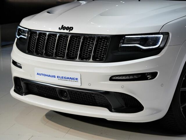 Білий Джип Grand Cherokee, об'ємом двигуна 6.42 л та пробігом 31 тис. км за 52951 $, фото 10 на Automoto.ua