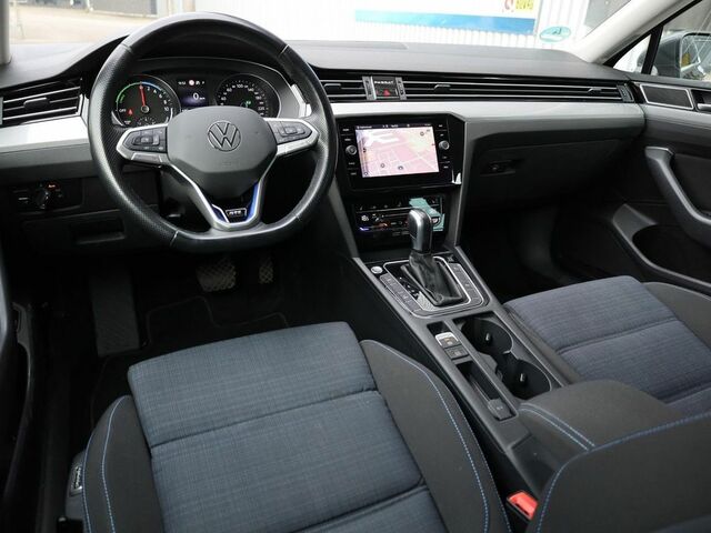 Фольксваген Пассат Вариант 2021 в Европе на Automoto.ua Серый Фольксваген Пассат Вариант, объемом двигателя 1.4 л и пробегом 141 тыс. км за 19355 $, фото 8 на Automoto.ua