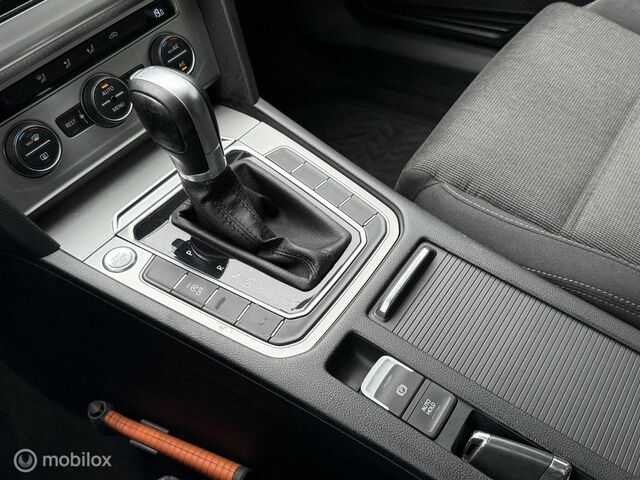 Фольксваген Пассат Варіант 2015 у Європі на Automoto.ua Сірий Фольксваген Пассат Варіант, об'ємом двигуна 1.6 л та пробігом 200 тис. км за 11791 $, фото 16 на Automoto.ua