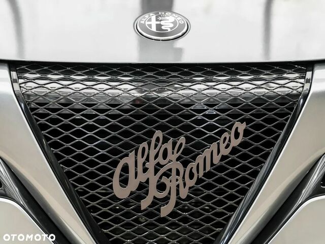Альфа Ромео Джуниор 2025 в Европе на Automoto.ua Серый Альфа Ромео Джуниор, объемом двигателя 1 л и пробегом 350 тыс. км за 34601 $, фото 10 на Automoto.ua