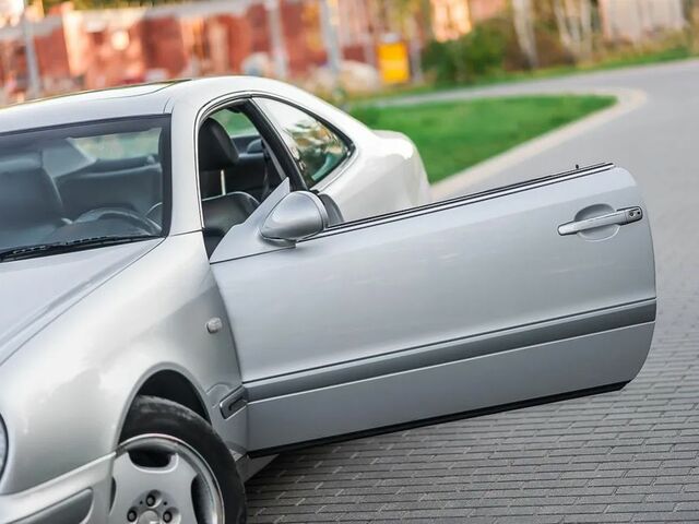 Мерседес ЦЛК-Клас 1997 у Європі на Automoto.ua Сірий Мерседес ЦЛК-Клас, об'ємом двигуна 2.3 л та пробігом 173 тис. км за 15900 $, фото 9 на Automoto.ua