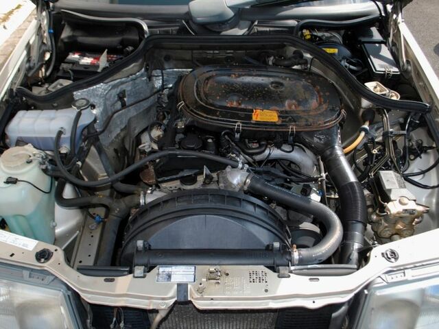 Мерседес 200 1989 в Европе на Automoto.ua Серебряный Мерседес 200, объемом двигателя 2 л и пробегом 270 тыс. км за 8530 $, фото 13 на Automoto.ua