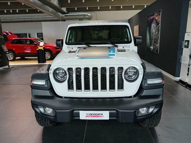 Білий Джип Wrangler, об'ємом двигуна 2 л та пробігом 10 тис. км за 82073 $, фото 1 на Automoto.ua