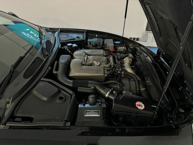 Черный Ягуар ХКР, объемом двигателя 4 л и пробегом 75 тыс. км за 21716 $, фото 7 на Automoto.ua