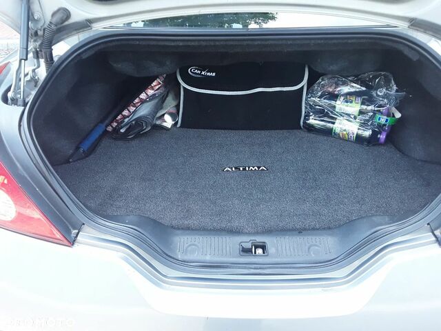 Ніссан Альтіма 2008 у Європі на Automoto.ua Сірий Ніссан Альтіма, об'ємом двигуна 2.49 л та пробігом 148 тис. км за 4480 $, фото 8 на Automoto.ua