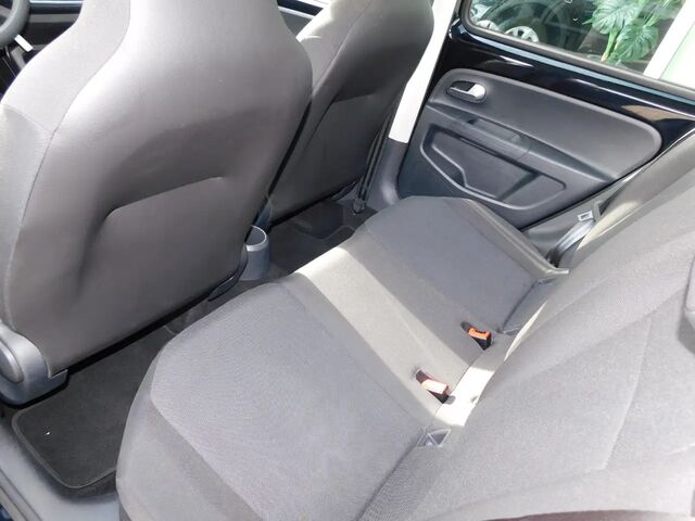 Фольксваген Ап 2023 в Европе на Automoto.ua Черный Фольксваген Ап, объемом двигателя 1 л и пробегом 47 тыс. км за 16300 $, фото 14 на Automoto.ua