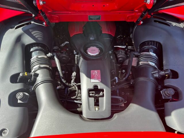 Красный Феррари 488, объемом двигателя 3.9 л и пробегом 23 тыс. км за 291762 $, фото 14 на Automoto.ua
