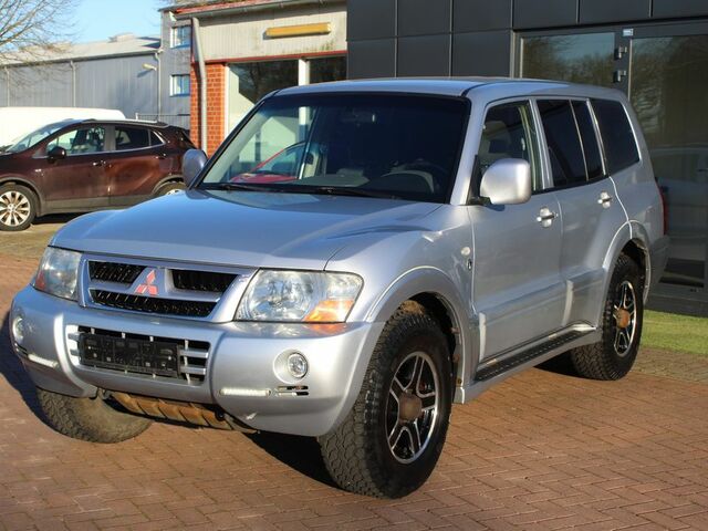 Міцубісі Паджеро 2006 у Європі на Automoto.ua Срібний Міцубісі Паджеро, об'ємом двигуна 3.2 л та пробігом 161 тис. км за 8152 $, фото 1 на Automoto.ua