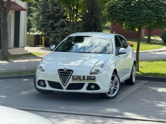 Альфа Ромео Giulietta 2014 у Європі на Automoto.ua Білий Альфа Ромео Giulietta, об'ємом двигуна 1 л та пробігом 196 тис. км за 31900 $, фото 11 на Automoto.ua