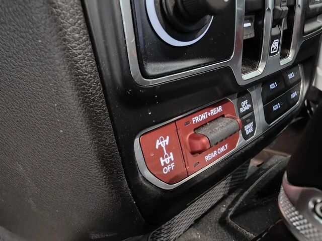 Джип Вранглер 2024 в Европе на Automoto.ua Белый Джип Вранглер, объемом двигателя 2 л и пробегом 50 тыс. км за 59503 $, фото 5 на Automoto.ua