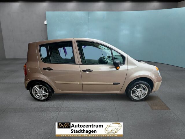 Рено Модус 2005 в Европе на Automoto.ua Бежевый Рено Модус, объемом двигателя 1.15 л и пробегом 145 тыс. км за 2902 $, фото 6 на Automoto.ua