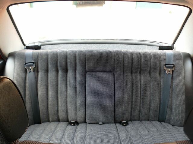 Мерседес 200 1974 в Европе на Automoto.ua Красный Мерседес 200, объемом двигателя 1.98 л и пробегом 110 тыс. км за 22903 $, фото 13 на Automoto.ua