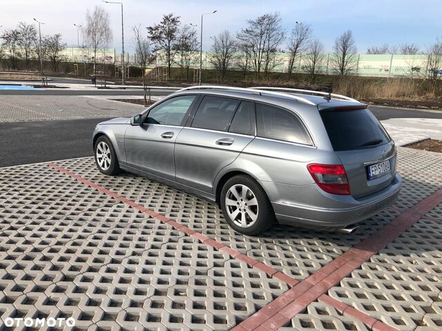 Мерседес Ц-Класс 2009 в Европе на Automoto.ua Серый Мерседес Ц-Класс, объемом двигателя 2.14 л и пробегом 280 тыс. км за 6901 $, фото 5 на Automoto.ua
