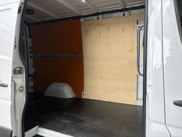 Фольксваген Крафтер 2015 в Европе на Automoto.ua Белый Фольксваген Крафтер, объемом двигателя 1.97 л и пробегом 255 тыс. км за 12448 $, фото 8 на Automoto.ua