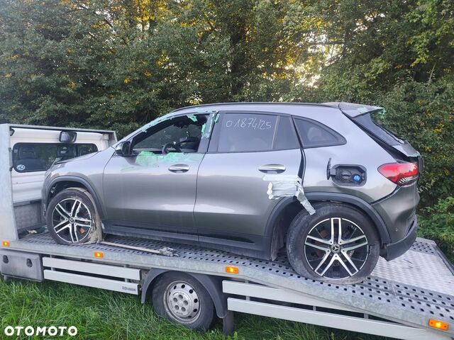 Мерседес ГЛА-Класс 2020 в Европе на Automoto.ua Серый Мерседес ГЛА-Класс, объемом двигателя 1 л и пробегом 91 тыс. км за 11356 $, фото 2 на Automoto.ua