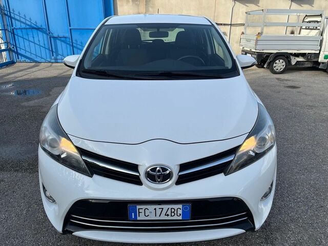 Тойота Версо 2015 в Европе на Automoto.ua Белый Тойота Версо, объемом двигателя 0 л и пробегом 140 тыс. км за 10307 $, фото 6 на Automoto.ua