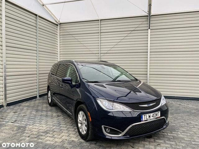 Крайслер Pacifica, об'ємом двигуна 3.61 л та пробігом 160 тис. км за 21382 $, фото 2 на Automoto.ua