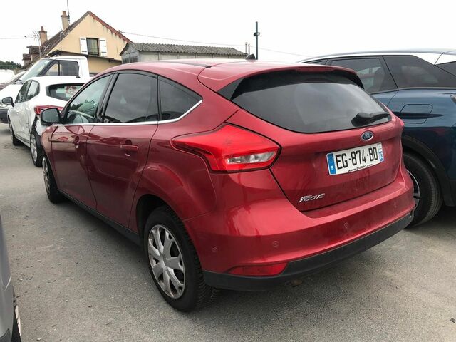 Форд Фокус 2016 в Европе на Automoto.ua Красный Форд Фокус, объемом двигателя 1.5 л и пробегом 132 тыс. км за 3042 $, фото 3 на Automoto.ua