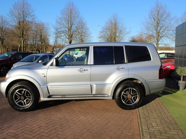 Міцубісі Паджеро 2006 у Європі на Automoto.ua Срібний Міцубісі Паджеро, об'ємом двигуна 3.2 л та пробігом 161 тис. км за 8152 $, фото 5 на Automoto.ua