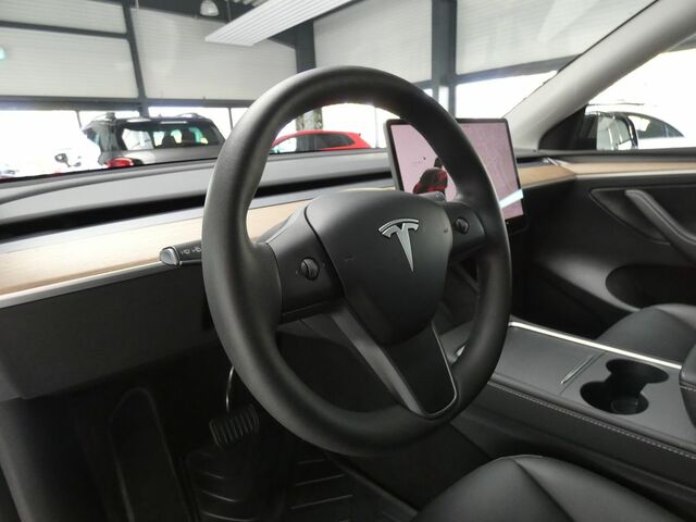 Черный Тесла Model Y, объемом двигателя 0 л и пробегом 26 тыс. км за 50813 $, фото 5 на Automoto.ua