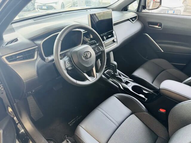 Тойота Corolla Cross 2025 в Европе на Automoto.ua Черный Тойота Corolla Cross, объемом двигателя 2 л и пробегом 8 тыс. км за 39130 $, фото 4 на Automoto.ua