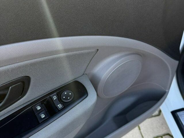 Рено Меган 2011 у Європі на Automoto.ua Білий Рено Меган, об'ємом двигуна 1 л та пробігом 111 тис. км за 4843 $, фото 9 на Automoto.ua