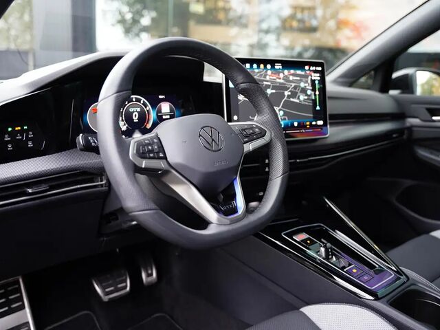 Фольксваген Golf GTE 2025 в Европе на Automoto.ua Черный Фольксваген Golf GTE, объемом двигателя 1.5 л и пробегом 10 тыс. км за 65086 $, фото 3 на Automoto.ua