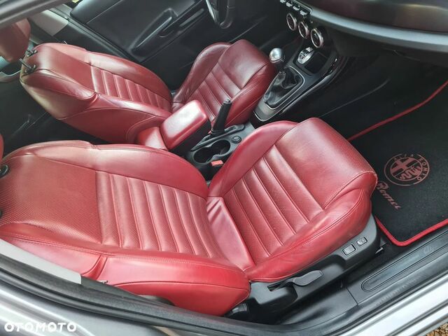 Альфа Ромео Giulietta 2011 у Європі на Automoto.ua Сірий Альфа Ромео Giulietta, об'ємом двигуна 1 л та пробігом 188 тис. км за 5448 $, фото 10 на Automoto.ua