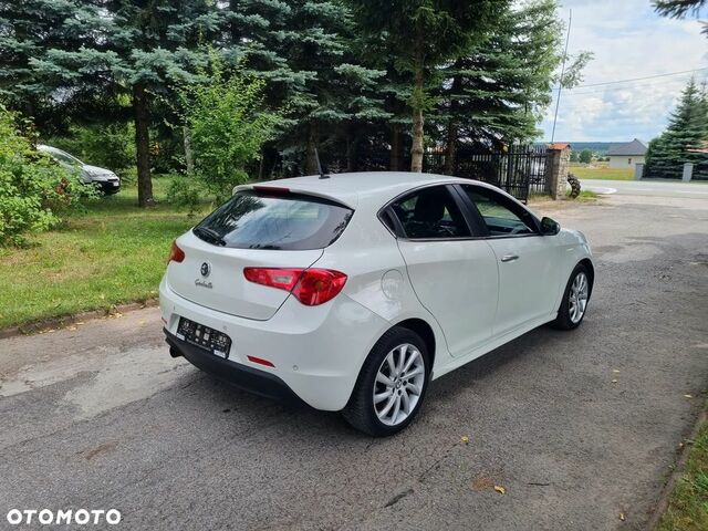 Альфа Ромео Giulietta 2012 у Європі на Automoto.ua Білий Альфа Ромео Giulietta, об'ємом двигуна 1 л та пробігом 197 тис. км за 6901 $, фото 4 на Automoto.ua