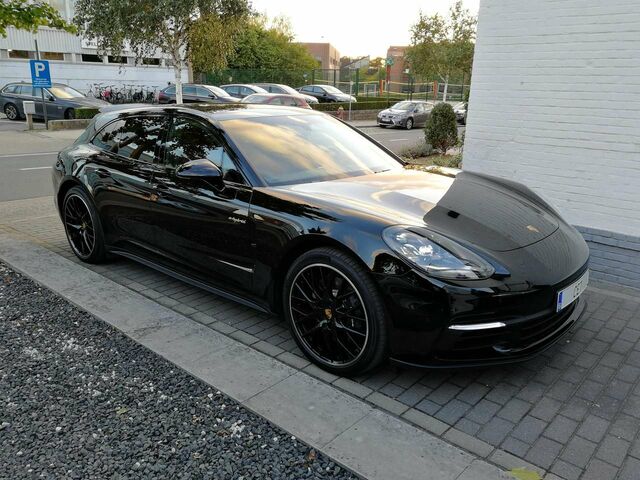 Чорний Порше Panamera, об'ємом двигуна 2.89 л та пробігом 88 тис. км за 70968 $, фото 1 на Automoto.ua