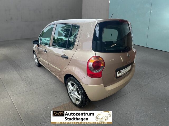 Рено Модус 2005 в Европе на Automoto.ua Бежевый Рено Модус, объемом двигателя 1.15 л и пробегом 145 тыс. км за 2902 $, фото 2 на Automoto.ua