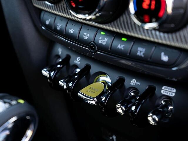 Mini Cooper Countryman 2023 інтер'єр Фото інтер'єру Міні Кантрімен 2023