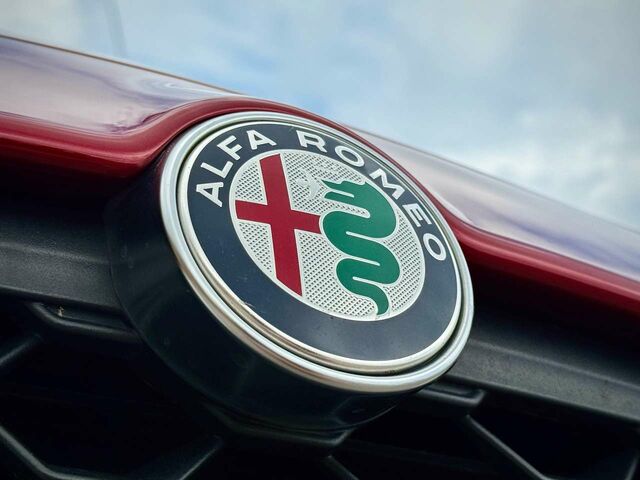 Червоний Альфа Ромео Giulietta, об'ємом двигуна 1.37 л та пробігом 75 тис. км за 17915 $, фото 7 на Automoto.ua
