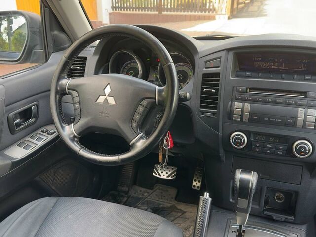 Міцубісі Паджеро 2009 у Європі на Automoto.ua Синій Міцубісі Паджеро, об'ємом двигуна 0 л та пробігом 260 тис. км за 12500 $, фото 6 на Automoto.ua