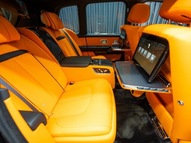 Ролс Ройс Cullinan 2025 в Европе на Automoto.ua Черный Ролс Ройс Cullinan, объемом двигателя 6.75 л и пробегом 50 тыс. км за 739665 $, фото 44 на Automoto.ua