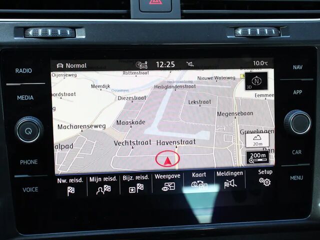 Фольксваген e-Golf 2019 у Європі на Automoto.ua Синій Фольксваген e-Golf, об'ємом двигуна 0 л та пробігом 106 тис. км за 15417 $, фото 14 на Automoto.ua