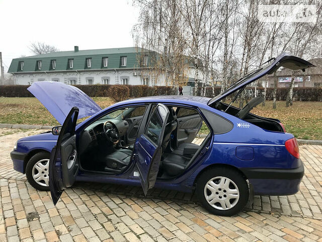 Тойота Авенсіс, Хетчбек 1997 - 2002 Hatch (T22) 1.6