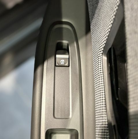 Рено R 4 2025 в Европе на Automoto.ua Серый Рено R 4, объемом двигателя 0 л и пробегом 10 тыс. км за 41438 $, фото 35 на Automoto.ua