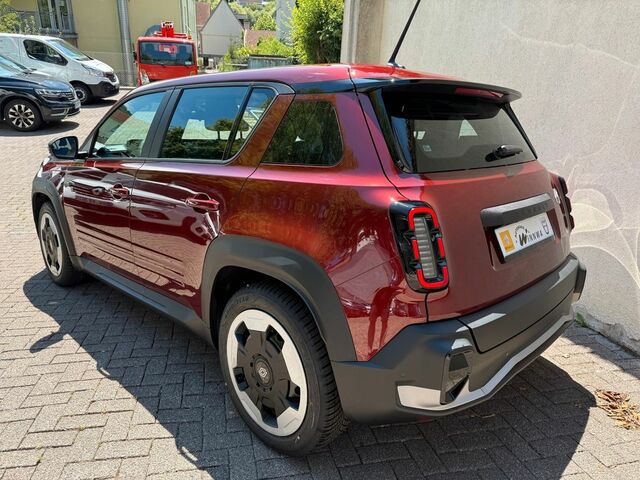 Рено R 4 2025 в Европе на Automoto.ua Красный Рено R 4, объемом двигателя 0 л и пробегом 1000 тыс. км за 36043 $, фото 3 на Automoto.ua