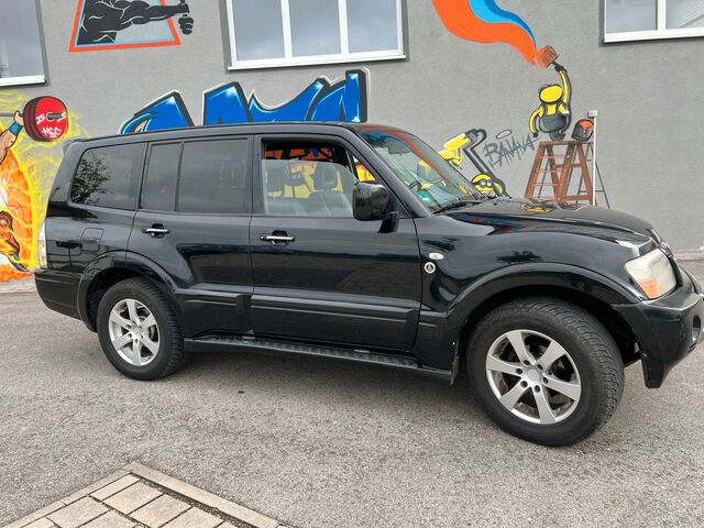 Міцубісі Паджеро 2006 у Європі на Automoto.ua Чорний Міцубісі Паджеро, об'ємом двигуна 0 л та пробігом 215 тис. км за 4199 $, фото 2 на Automoto.ua