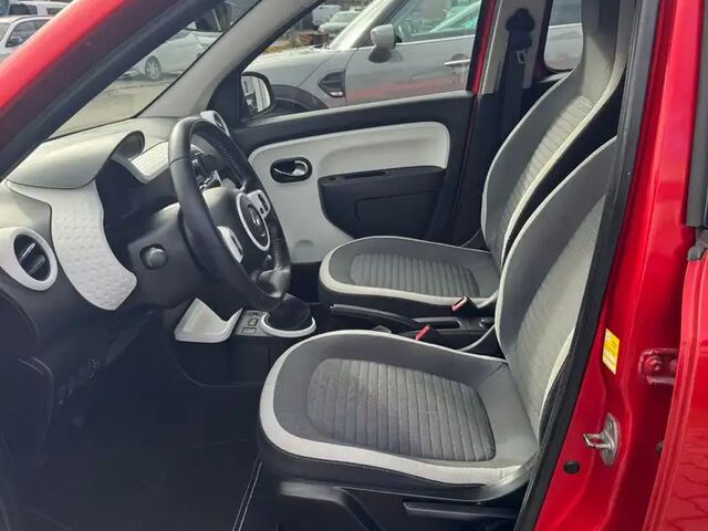 Рено Твинго 2014 в Европе на Automoto.ua Красный Рено Твинго, объемом двигателя 1 л и пробегом 91 тыс. км за 6534 $, фото 8 на Automoto.ua