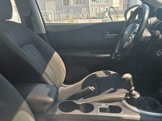 Ниссан Кашкай 2013 в Европе на Automoto.ua Белый Ниссан Кашкай, объемом двигателя 1.46 л и пробегом 190 тыс. км за 5999 $, фото 5 на Automoto.ua