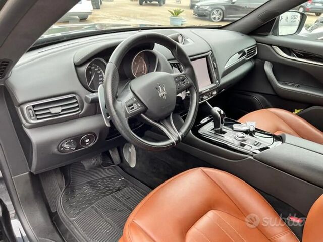 Мазераті Леванте 2018 у Європі на Automoto.ua Чорний Мазераті Леванте, об'ємом двигуна 0 л та пробігом 89 тис. км за 58354 $, фото 14 на Automoto.ua