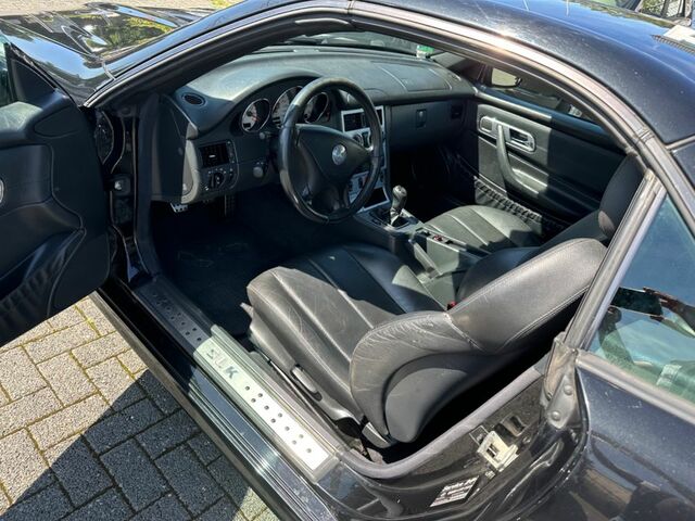 Мерседес 200 2001 в Европе на Automoto.ua Черный Мерседес 200, объемом двигателя 2 л и пробегом 171 тыс. км за 2699 $, фото 9 на Automoto.ua