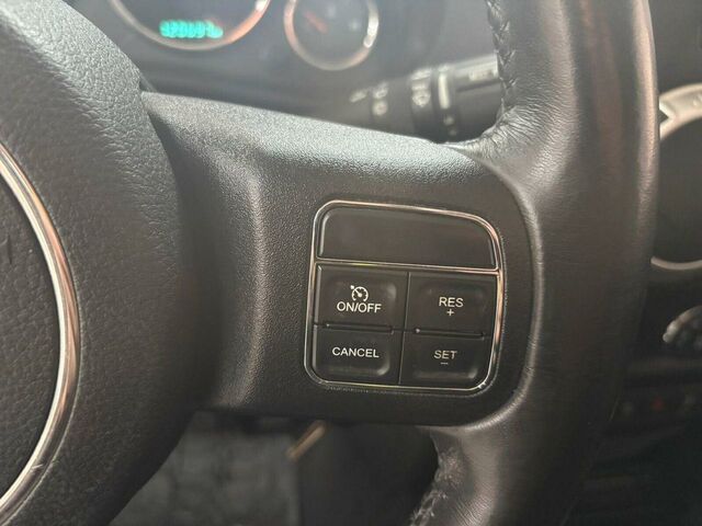 Джип Вранглер 2017 в Европе на Automoto.ua Белый Джип Вранглер, объемом двигателя 2.78 л и пробегом 120 тыс. км за 29990 $, фото 11 на Automoto.ua